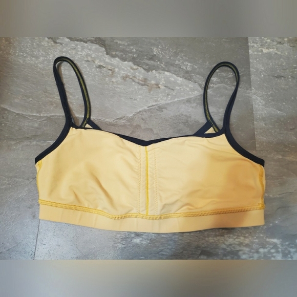 Lululemon Pirouette Bra. Light yellow & black. Non padded. Size 6. - Picture 3 of 6